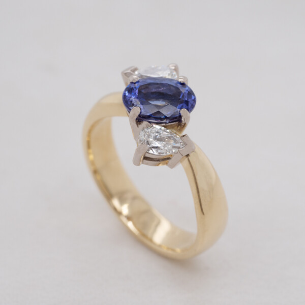 BA6178 Sapphire Diamond 3 Stone Twist Ring Angle 1080x1080