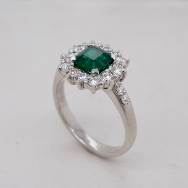 BA8312 Emerald Diamond Cluster Ring Angle 1080x1080 copy