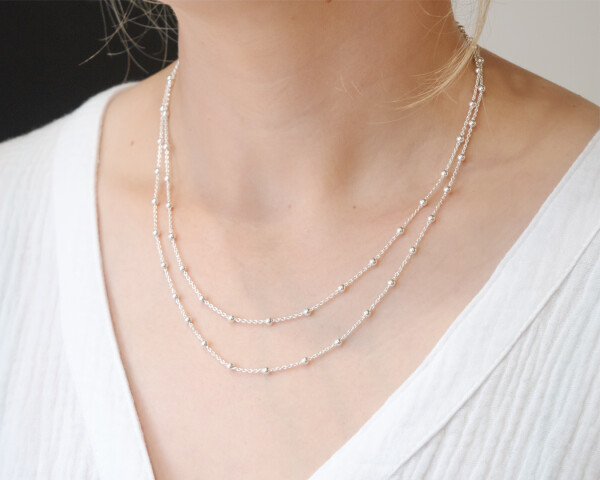 Beaded chain necklace in sterling silver, 18