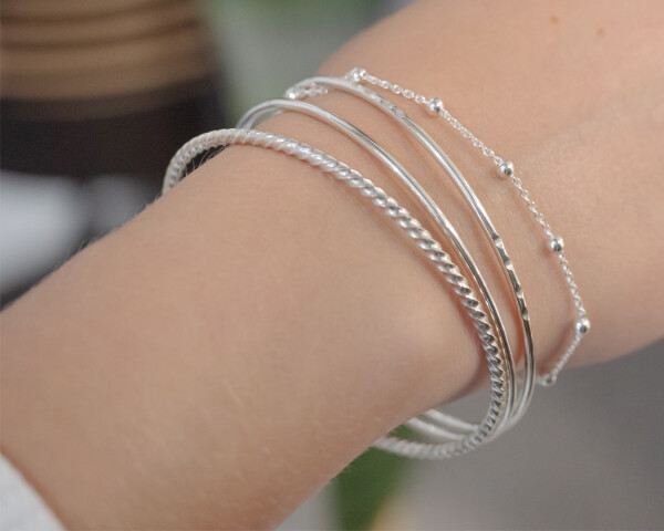 Bangles Stack Silver Round Profile 1080x1350